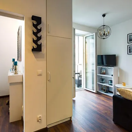 Lea By Renters